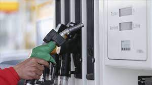 Nijerya'da benzine zam yapılmayacağının açıklanmasının ardından benzin istasyonlarının önünde kuyruklar oluştu. Benzine 21 Kurus Zam