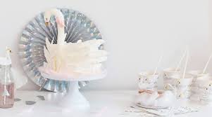 Rezept Anleitung Fur Eine Zauberhafte Schwan Torte Mit Brush Stroke Federn Jubeltage Geburtstagstorte Torten Bauernhoftorte