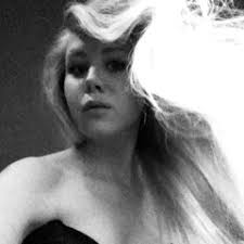 Stream På en gata i Söderhamn by Ronja Malm