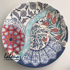 Lalenaz Cini Ve Seramik On Instagram Merve Nin Tabagi Cini Moderncini Cinibaloncuk Gecme Rustempasa Lale Geleneksel Modern Sanat Desen Turk Sanati Cizimler