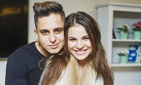 She was born in 1980s, in millennials generation. Hivatalos Szakitott Nadai Aniko Es Aurelio 24 Hu