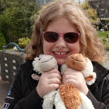 Lizzy kan met rallyrit haar hersentumor even vergeten: 'Knuffels geven mij  rust'