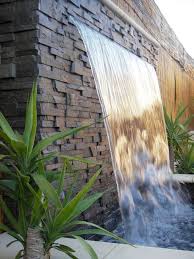 30 Stylish Outdoor Water Walls Ideas For Backyard In 2020 With Images Water Fountains Outdoor Landscaping Water Feature Water Features In The Garden