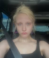 chloe ♡ (@chloemoriondo) • Instagram photos and videos