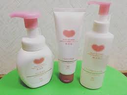 reinaᙏ さんはinstagramを利用しています 気づいたらカウブランドのフェイスケア達が 増えていっていた 安いのに使い心地はなまる 乾燥していくこの季節にはもってこいやわ 無駄なものが入ってないらしいけん 安心 skin care beauty shampoo bottle