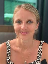 Lesley Lange's Instagram, Twitter & Facebook