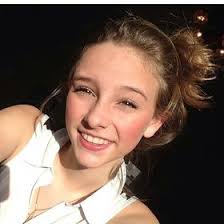 Danielle Bourque (bellaroxy2)