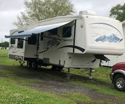 The montana enables you to achieve greating in every adventure, vacation or just relaxing by providing designs to please every aspect of rear living area, kitchen island, 35 ft 0 in in length, weighs 12273 lbs lbs, sleeps up to 4, 3 slides, many colors.more. 2006 Montana 5th Wheel For Sale Zervs