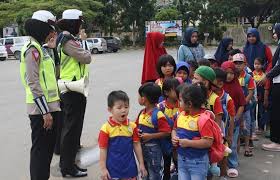 Dan anda bisa memilih gambar lainnya, silahkan di lihat di gallery for mewarnai gambar helikopter polisi dibawah. Asyiknya Mengenal Rambu Lalu Lintas