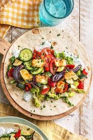 Rezept Durum Doner Mit Halloumi Wurzigem Ofengemuse Und Knoblauchjoghurt Vegetarischer Turkischer Wrap Fur Den So Essen Kochen Doner Rezept Gesunde Rezepte