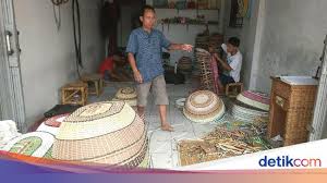 Мата амританандамайи (деванагари माता अमृतानन्‍दमयी, малаял. Harga Rotan Naik Perajin Pilih Bahan Baku Sintetis