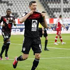 Muller's father is called gerhard but he has no resemblance to former german international gerd. Thomas Muller Ordnet Tor Rekord Von Lewandowski Ein Ohne Gerd Wurden Wir Zu Fuss Anreisen Eurosport