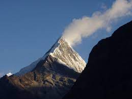 Laguna parón, paramount berg (bekend van het logo van filmproducent paramount), 5 andere besneeuwde bergtoppen variërend in hoogte van 5.600 meter tot 6.356 meter. Der Paramount Pictures Berg Artesonraju Photo