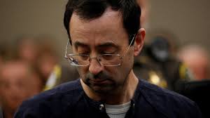 Olympic gymnastics doctor larry nassar molested hundreds of athletes throughout his career. Sexueller Missbrauch Ex Teamarzt Nassar Muss Bis Zu 175 Jahre Ins Gefangnis