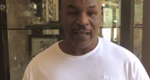 Tyson faz homenagem a seu técnico em livro