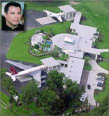 John grinned with glee as he showed off. Pin By L Arte Di Abitare Albignaseg On Celebrity Houses John Travolta House Celebrity Houses Florida Mansion