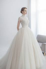 18 Wedding Dresses That Matches The Classic Wedding Venue Style Wedding Dresses Romantic Wedding Dresses Simple Wedding Dresses