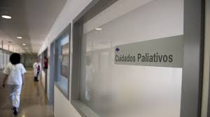 Es lo último que podemos hacer por el paciente y no se puede confundir con la eutanasia. Eutanasia O Cuidados Paliativos