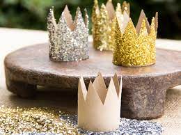 Wij hebben diverse chocolademallen op voorraad in de vorm van nederland, een klomp of een kroontje. Diy Koningsdag 5x Kroontje Van Wc Rollen Glitter Feest Verjaardagsfeestjes Prinsessenfeest