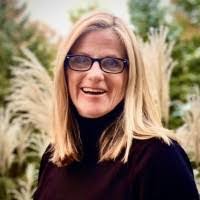 Leah Pierce's Instagram, Twitter & Facebook