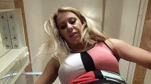 golden shower facesitting | xHamster