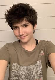 You don't have to be restricted to the same androgynous haircut you've had for years. 10 Awesome Ftm Haircuts Round Face In 2021 Tomboy Hairstyles Ftm Haircuts Androgynous Hair