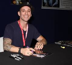 He is best known for his roles as atreyu in the 1984 film the neverending story and for portraying boxey. Noah Hathaway Geburtstag Alter Und Sternzeichen
