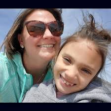 Kerry Eckert's Instagram, Twitter & Facebook