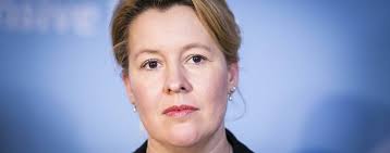 Dezember 2020 (drucksache 18 / 25456, pdf) schriftliche anfrage des abgeordneten adrian grasse vom 25. Plagiatsverdacht Vroniplag Wiki Pruft Dissertation Von Franziska Giffey Politik Tagesspiegel