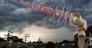 A large tornado swept through suburbs southwest of chicago late sunday night, causing numerous injuries, damaging several homes and vehicles, bringing down trees and power lines and leaving tens. Faktencheck Die Kaputte Sirene Von Chicago