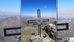 Nirmal purja, un ancien soldat d'élite, vient de gravir six des plus haut sommets du monde en 31 jours. Une Croix Reapparait Mysterieusement Au Sommet Du Pic Carlit Point Culminant Des Pyrenees Orientales