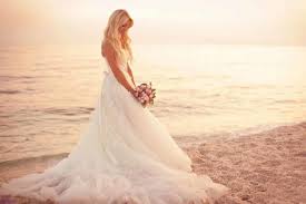 Matrimonio in spiaggia abito da sposa. Sposarsi In Spiaggia 8 Consigli Per Il Tuo Matrimonio In Spiaggia