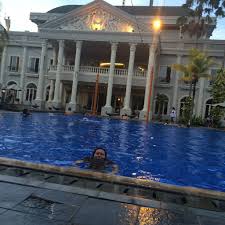 Ngadem Siang Siang Di 8 Kolam Renang Di Kota Surabaya