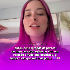 na mnh cabeça eu incomodo ela com meus textinhos fofos pra ela no  pv....😭🤧