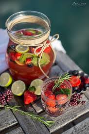 Rezept Prickelnde Beeren Holunder Bowle Beeriger Frischekick Rezept Bowle Rezepte Mit Alkohol Bowle Mit Alkohol Bowle Rezept