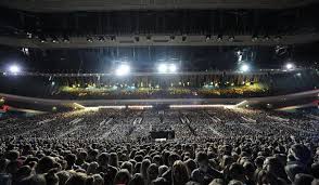 Besprestanno Begayushie Murashki Poklonnik O Shou Imagine Dragons Rossiya Kultura Studen