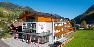 Spend pleasant evenings in the hut with your friends in the comfortable rooms while playing a card game, or enjoying a good snack, or maybe even a schnapps. Sport 2000 Kendlbacher Grossarl 0043 6414 210