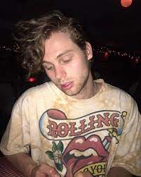 Sierra is no stranger to fame! Luke S Post On Instagram January 4 2017 5sos Luke Luke Hemmings 5 Seconds Of Summer