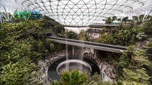 It is a circular structure with a garden and the rain vortex on its core. Singapore Changi Airport Visit Singapore Offizielle Website