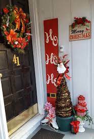35 Diy Front Porch Christmas Tree Ideas On A Budget Homeridian Com Diy Front Porch Front Porch Decorating Christmas Decor Diy