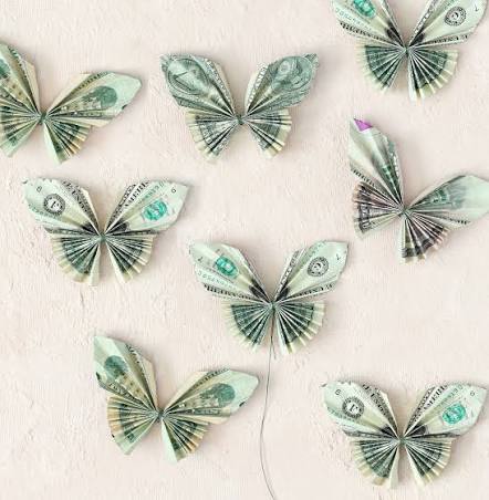 How to make MONEY BUTTERFLIES - super cute way to give money for  graduation, birthdays, etc. Add them to a bouquet or a lei or on a card.  INSTRUCTIONS 👉 https://www.thecraftpatchblog.com/how-to-fold-money -butterflies/