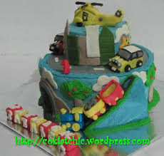 Nah, buat merayakan ulang tahun kamu atau teman kamu, rukita punya rekomendasi makanan sebagai pengganti kue tart, nih. Kue Ulang Tahun Helicopter Mobil Moris Dan Kereta Api Patrick Coklatchic Cake