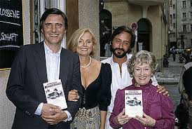 But he can't take his eyes of young girls and as a police officer he often goes out for fahndung. Monaco Franze Der Ewige Stenz Helmut Dietl 1981 1983 Historisches Lexikon Bayerns