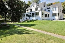 5884 N County Road C Chenequa Wi 53029 Mls 1388875 Lake House House Styles Home