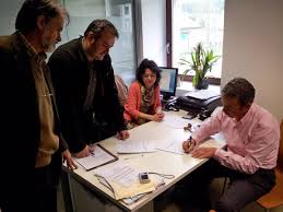 Corvera de Toranzo.- El Ayuntamiento firma el contrato para la redacción  del PGOU