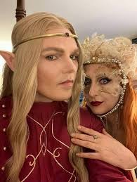 Jessica was a beautiful a bride but the first dance was cringy. Did you  Glenn's face? It shouldn't be hard to swing your bride across the floor  romantically for one minute. |