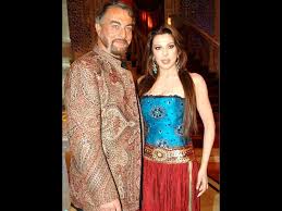 Pooja bedi shared a pic with kabir bedi, alaya from thursday's screening. Pooja Bedi Calls Her Father Kabir Bedi S Wife Parveen Dusanj A Wicked Witch Filmibeat