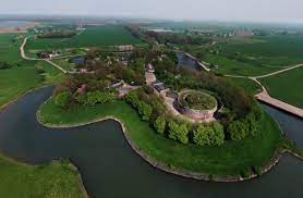 Ben je op zoek naar een fort, vesting of kasteel van de nieuwe hollandse waterlinie? Fietsroute De Nieuwe Hollandse Waterlinie Fietsen123
