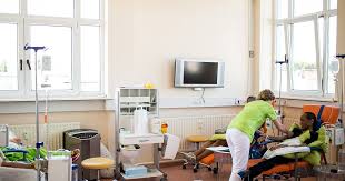 Egalement appelée la maladie des tiques ou la maladie des chasseurs cette maladie est véhiculée par ces petits parasites le recours aux traitements naturels afin de soigner les maladies et autres troubles physiologiques est une solution parfois très efficace. Maladie De Lyme Ces Francais Qui Vont Se Faire Soigner En Allemagne