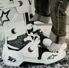 Tentunya yang ingin berlatih keterampilan naik motor di sirkuit. Pin By Kaisha Hatfield On Little Baby Dumas Motocross Baby Racing Baby Baby Pictures